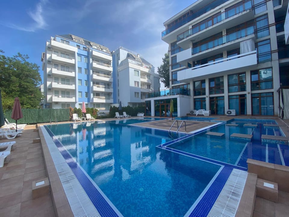 Property building, Swimming pool