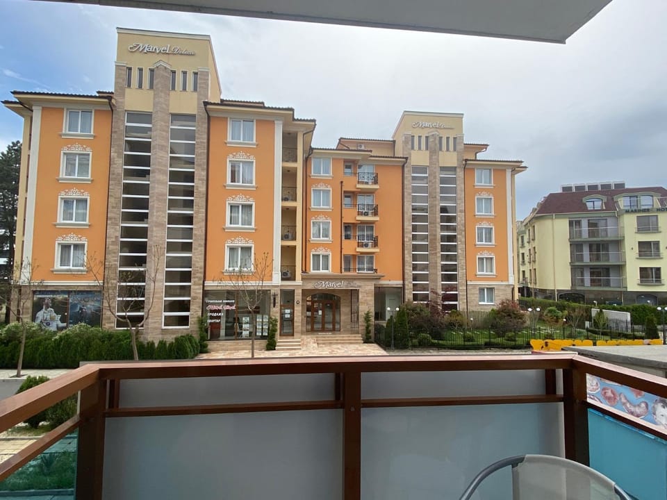 Nearby landmark, Neighbourhood, Balcony/Terrace