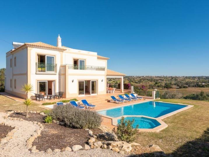 Villa Agua - Modern villa, quiet location walkable to restaurant and supermarket Villa in Guia