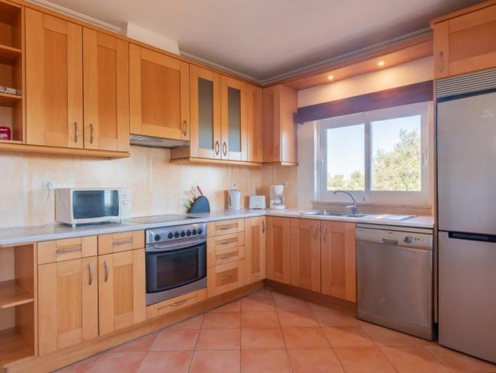 Villa Agua - Modern villa, quiet location walkable to restaurant and supermarket Villa in Guia