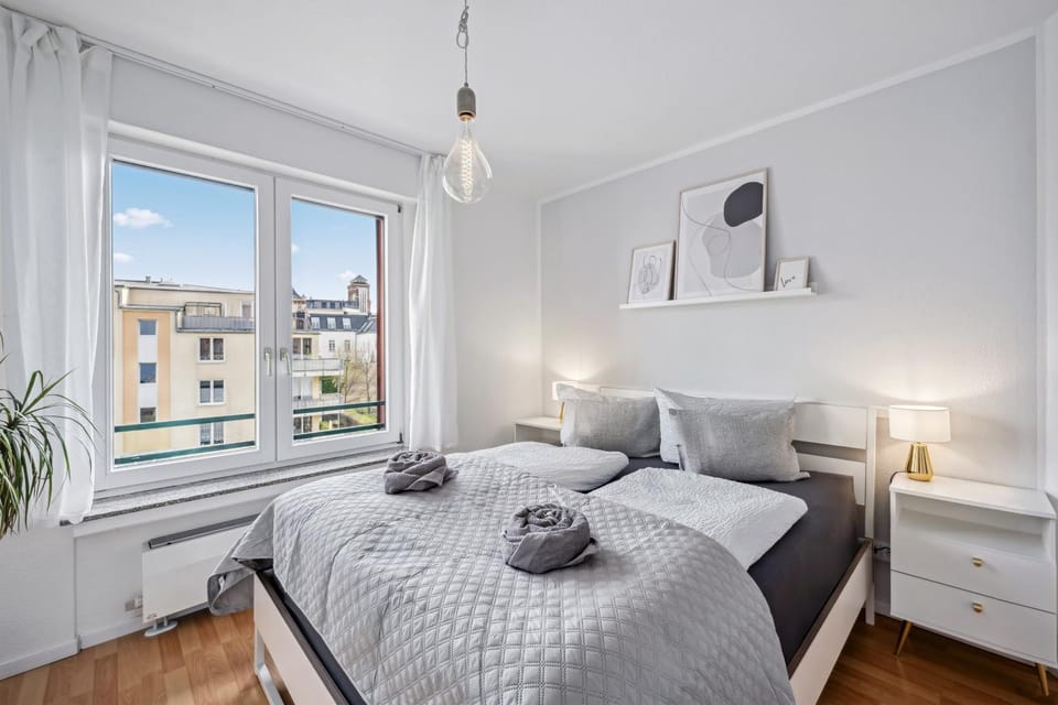 Bedroom, towels