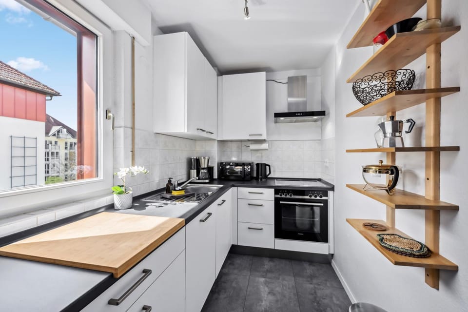 microwave, oven, kitchen