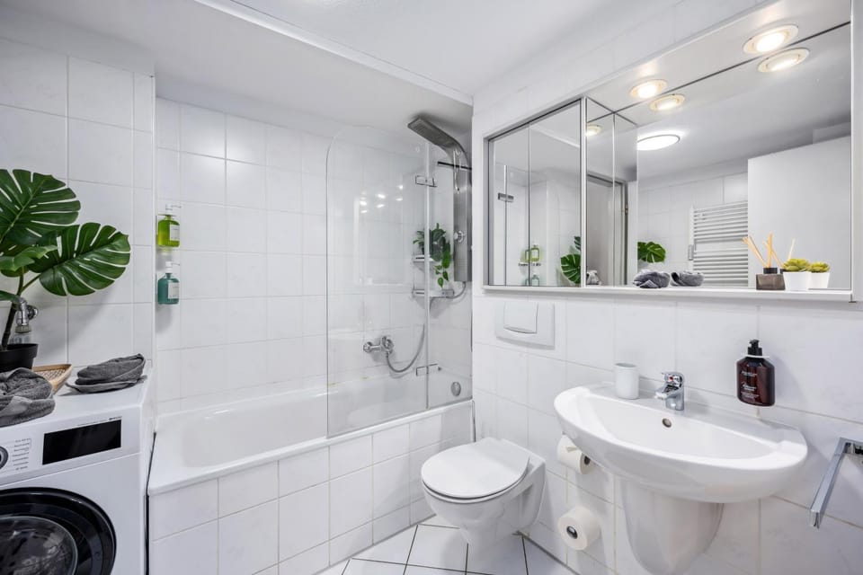 Shower, Toilet, Bathroom, Bath
