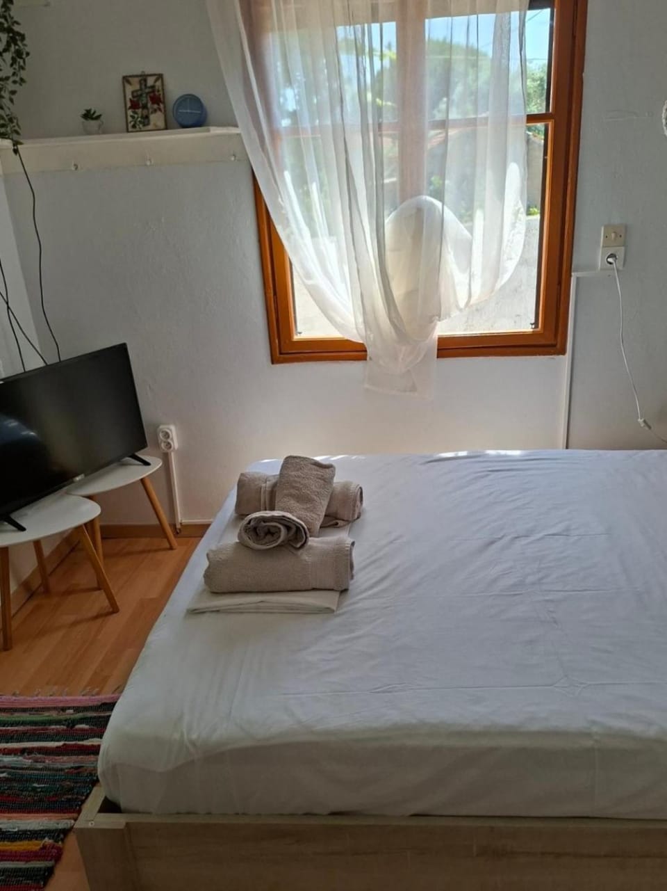 Bed, TV and multimedia