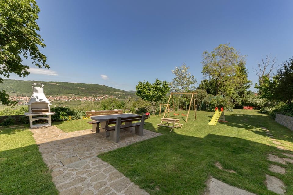 Patio, BBQ facilities, Garden