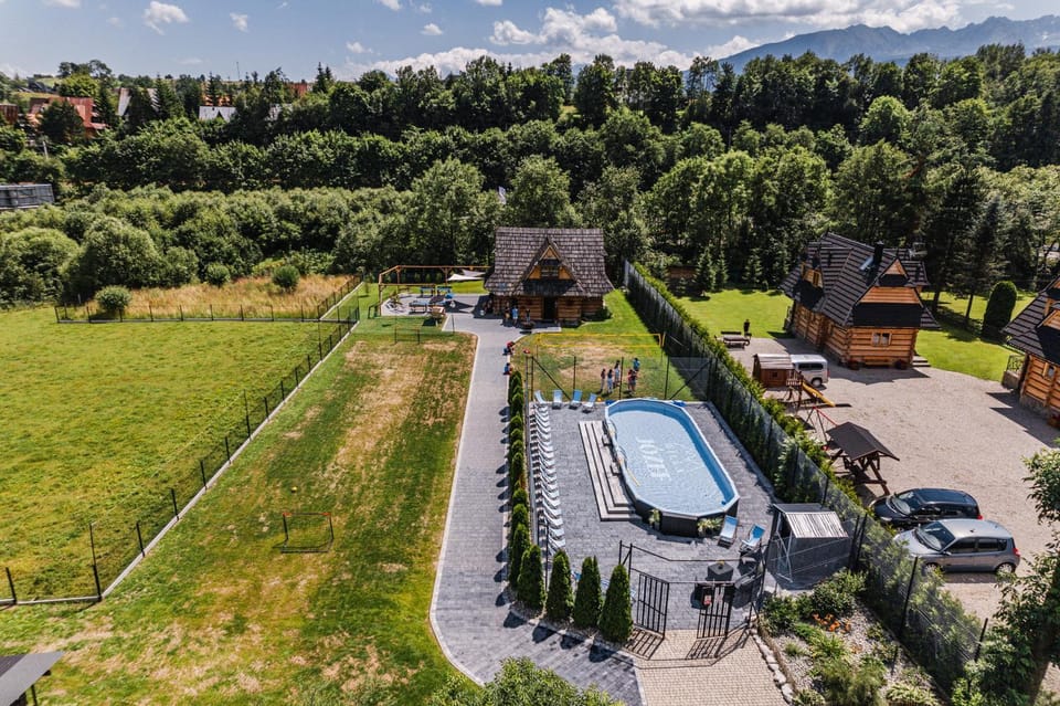 Property building, Day, Neighbourhood, Natural landscape, Bird's eye view, Mountain view, Pool view, Swimming pool, Parking
