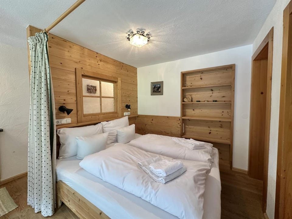 Apartpension Schollberg Bed and Breakfast in Saint Anton am Arlberg