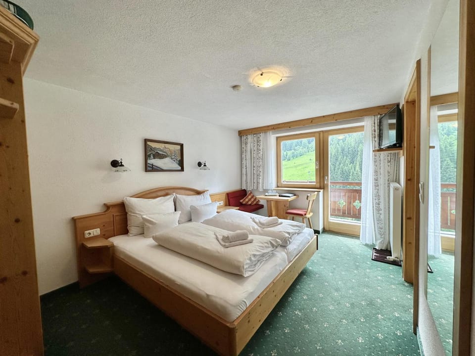 Apartpension Schollberg Bed and Breakfast in Saint Anton am Arlberg