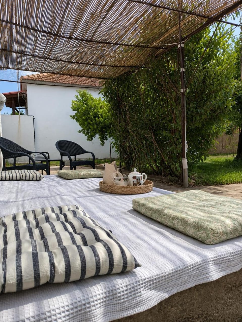 Garden, Seating area, Garden view