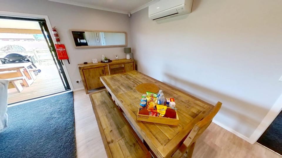 Balcony/Terrace, Dining area, air conditioner