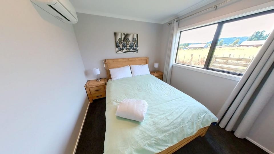 Bed, View (from property/room), Photo of the whole room, Bedroom, air conditioner