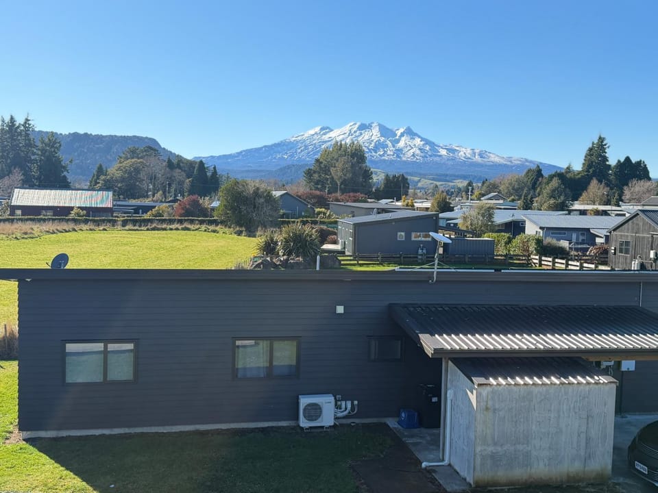 Day, Neighbourhood, Natural landscape, Mountain view