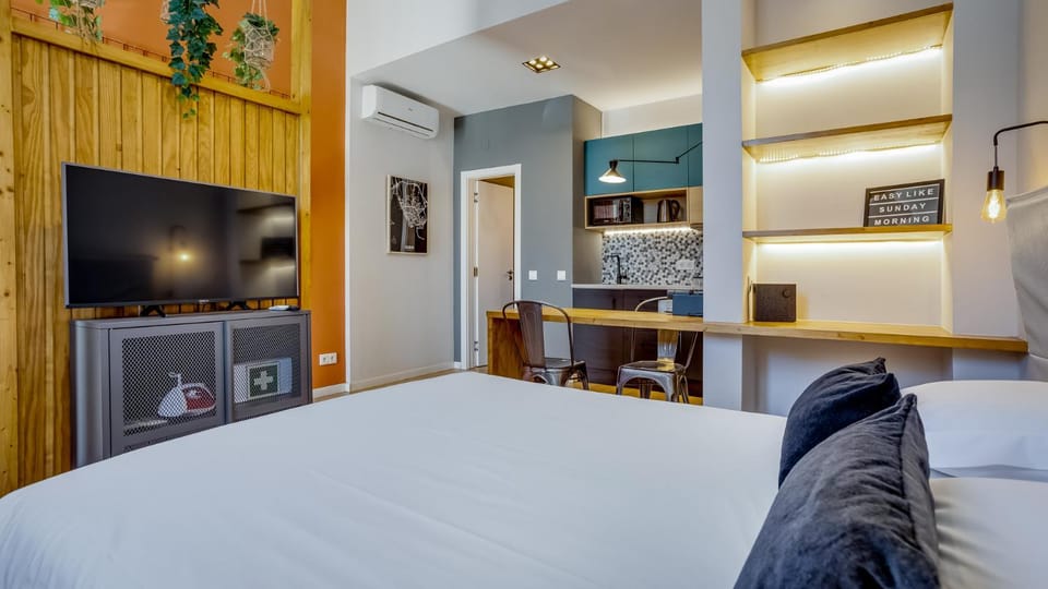 Bed, TV and multimedia