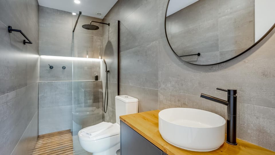 Shower, Toilet, Bathroom