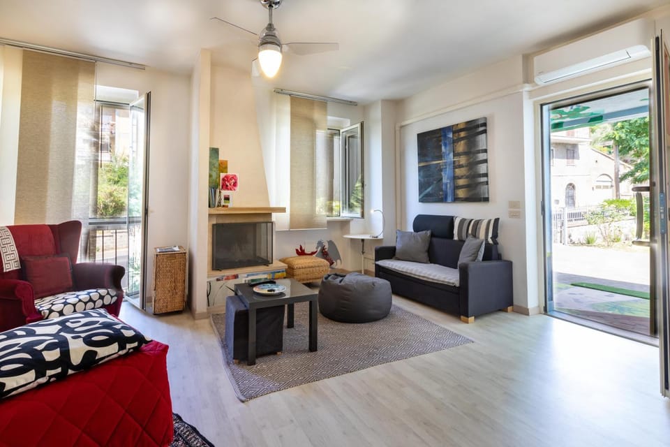 Living room, Lobby or reception, fireplace