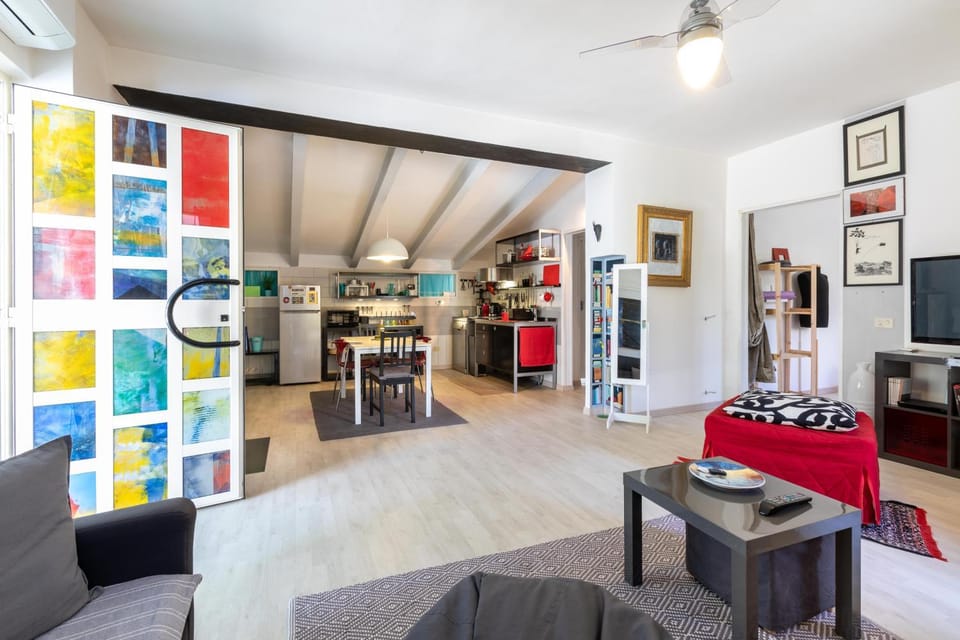 Kitchen or kitchenette, Living room, Dining area