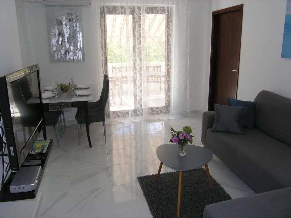 Apartment Mari with terrace Apartment in Lika-Senj County