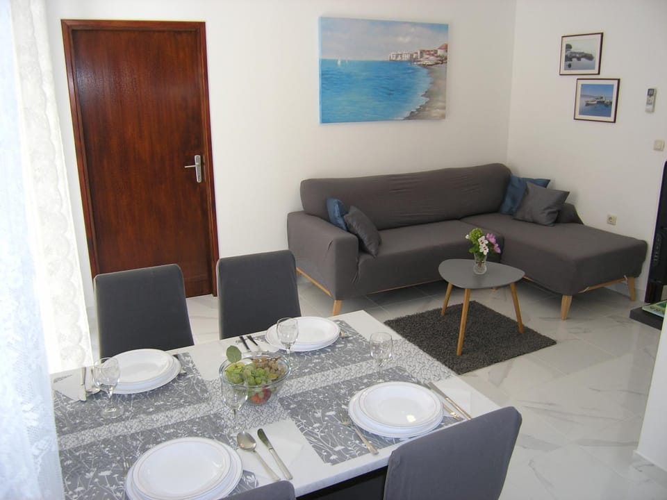 Apartment Mari with terrace Apartment in Lika-Senj County