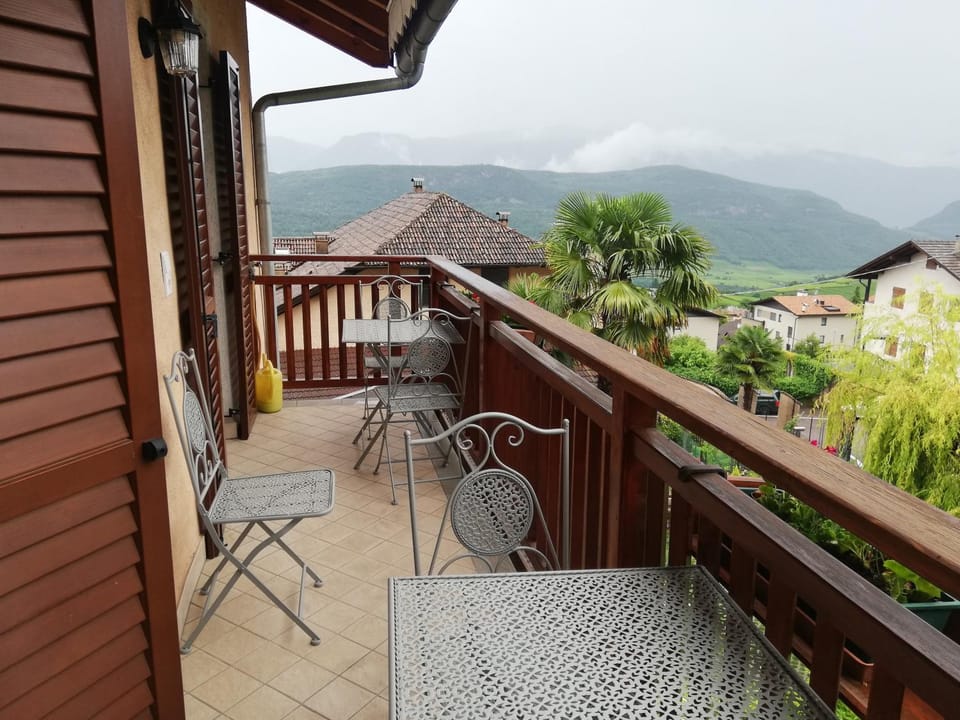 Balcony/Terrace, Mountain view