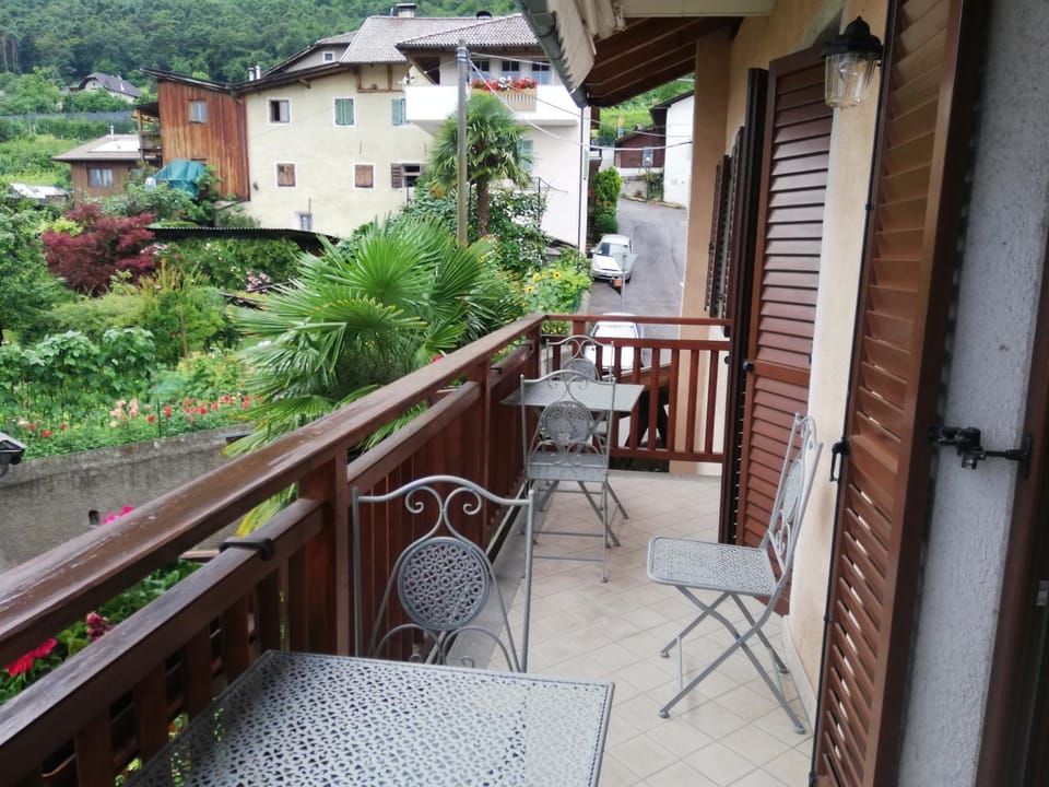 Balcony/Terrace, Mountain view