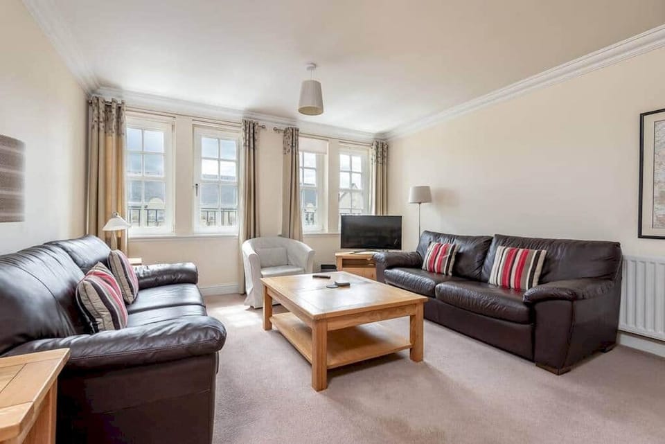 Communal lounge/ TV room, Living room