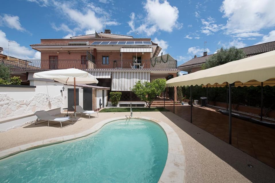 Shower, Property building, Patio, Pool view, Swimming pool, Parking, sunbed