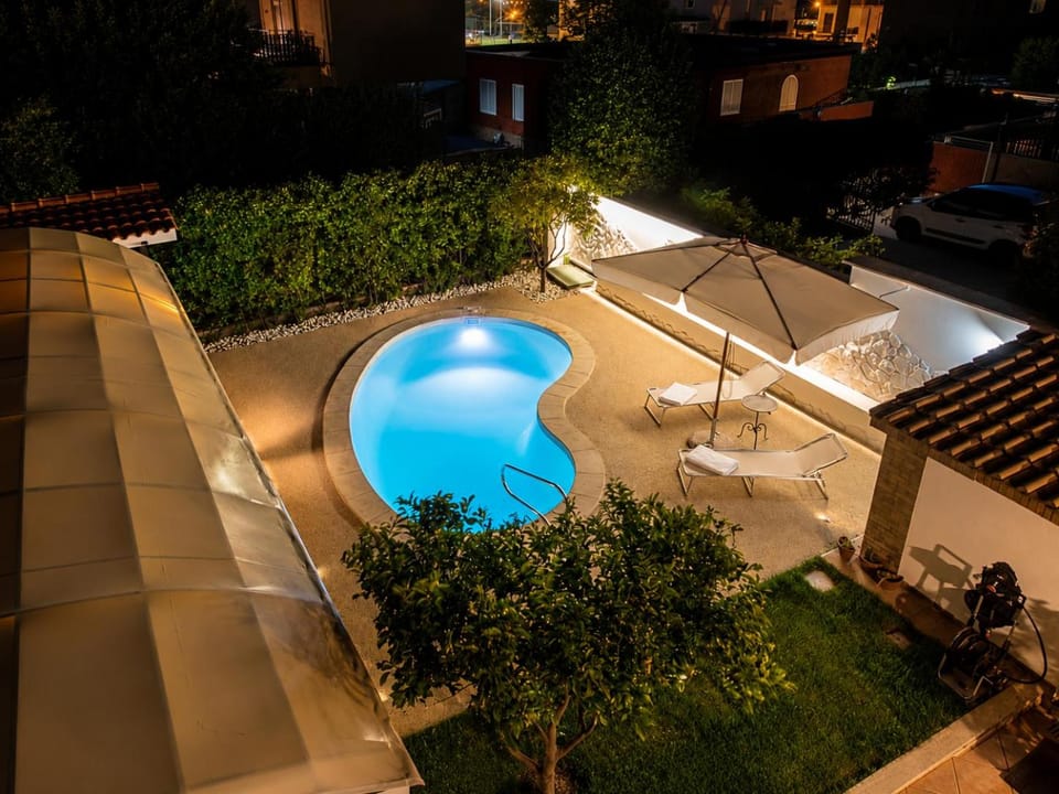 Night, Pool view, Swimming pool, sunbed