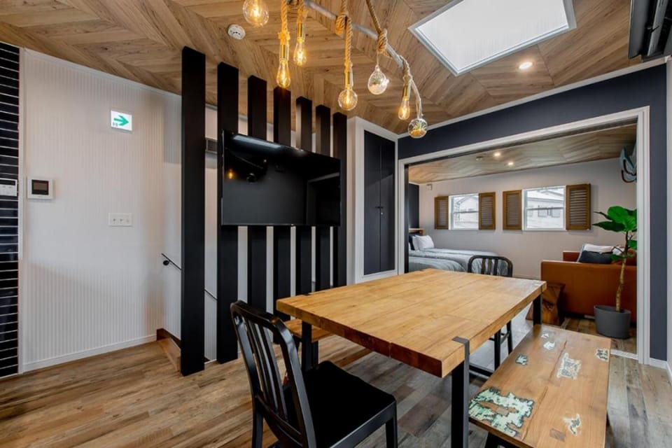 Photo of the whole room, Dining area