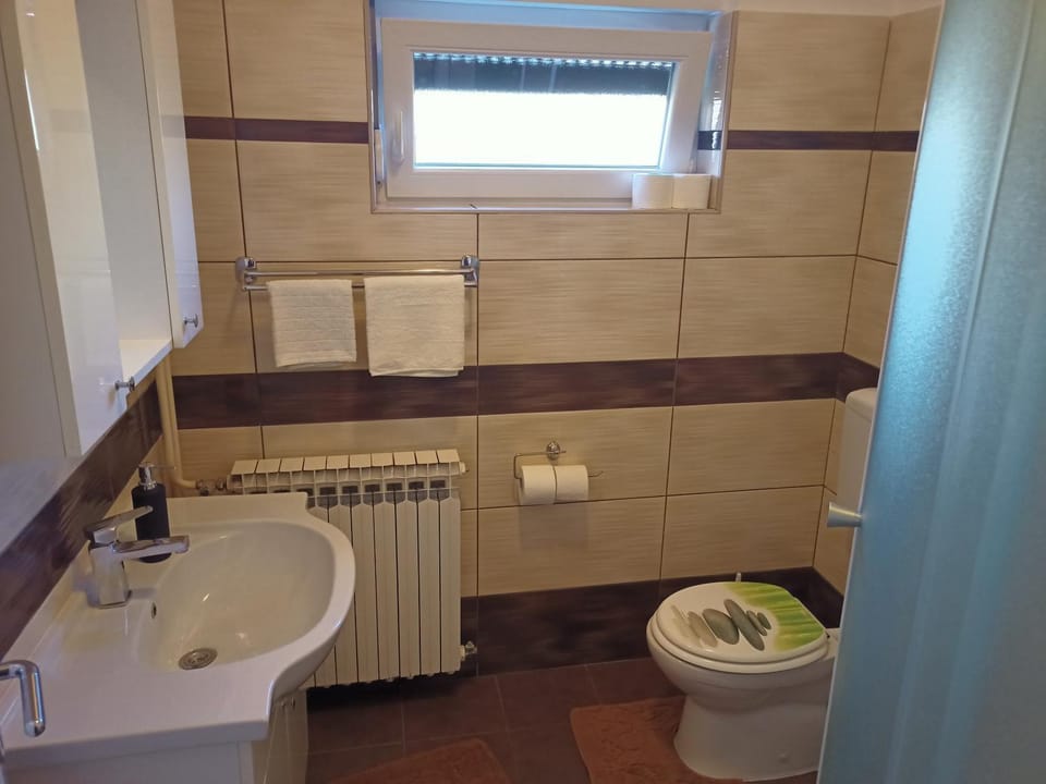 Toilet, Bathroom