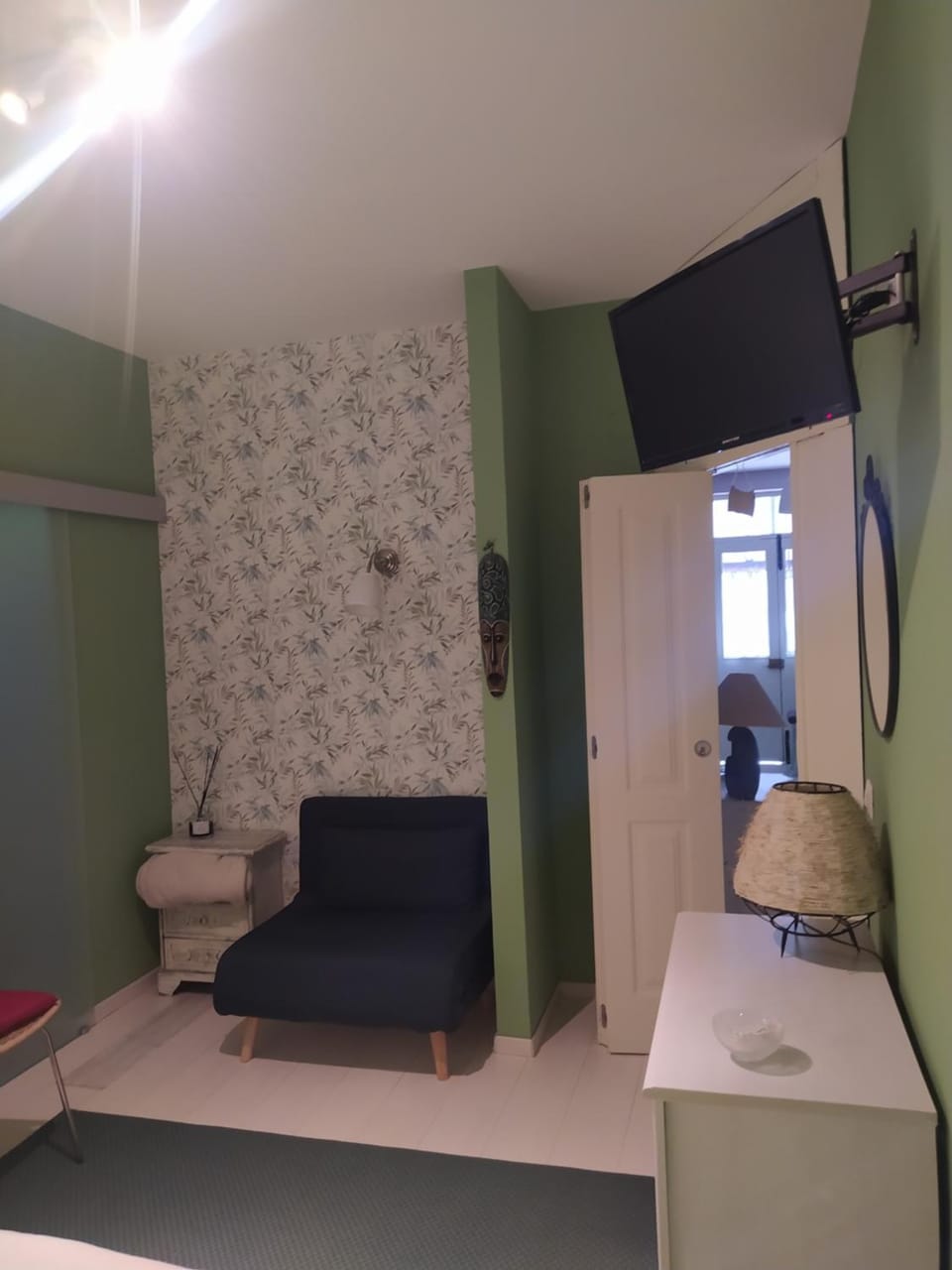 Photo of the whole room, Bedroom