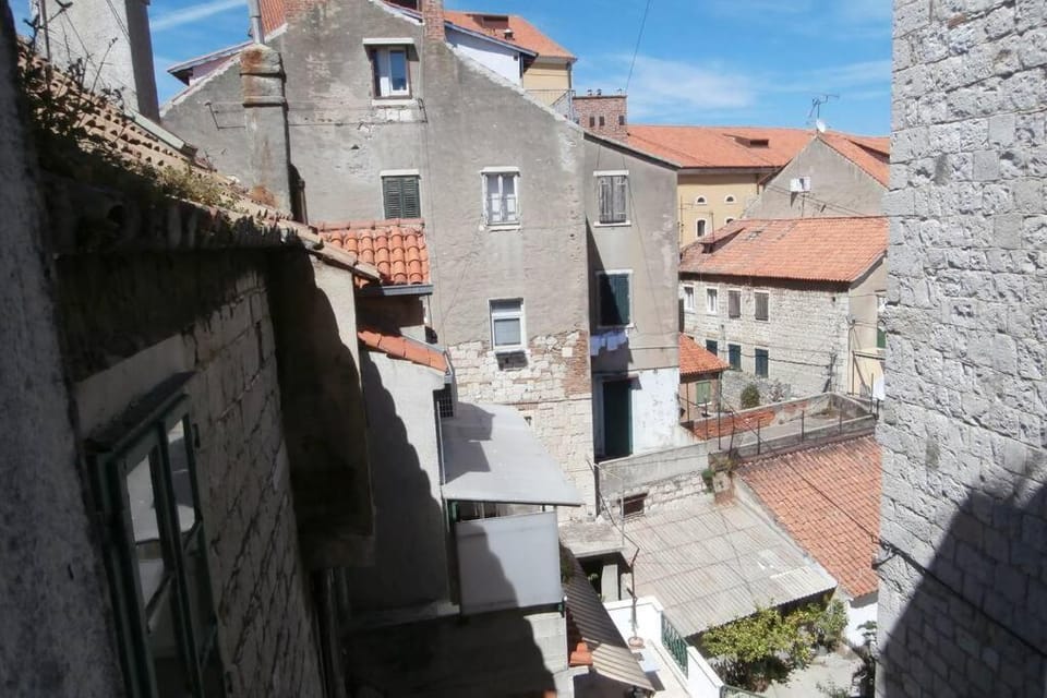 Nearby landmark, Neighbourhood, City view, Street view