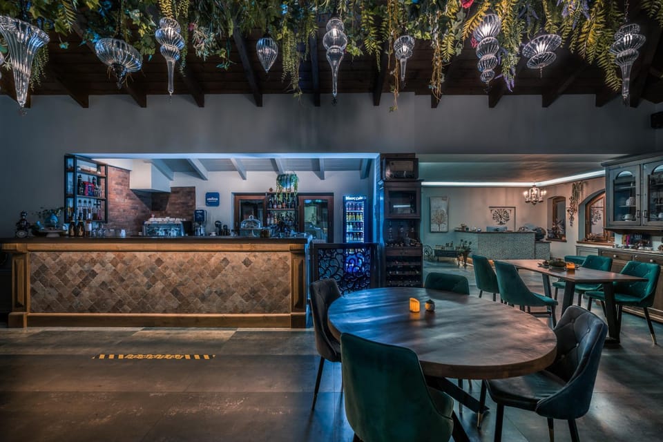 Coffee/tea facilities, Lounge or bar