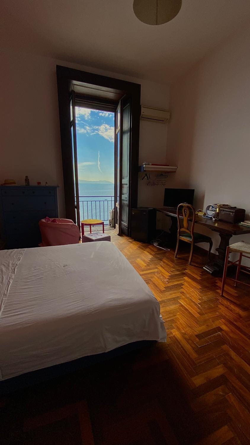 Bed, TV and multimedia, Photo of the whole room, Bedroom, Sea view