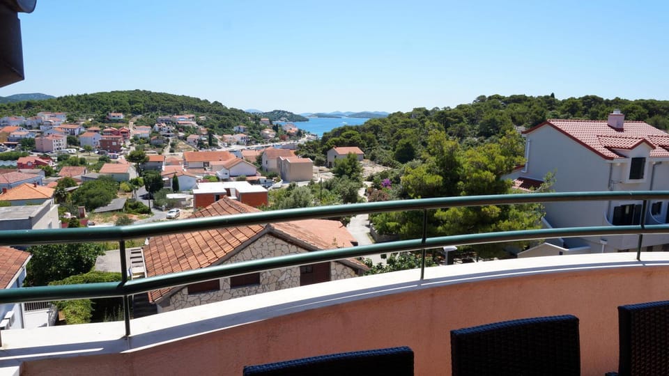 Villa Dvorine Apartment in Tisno