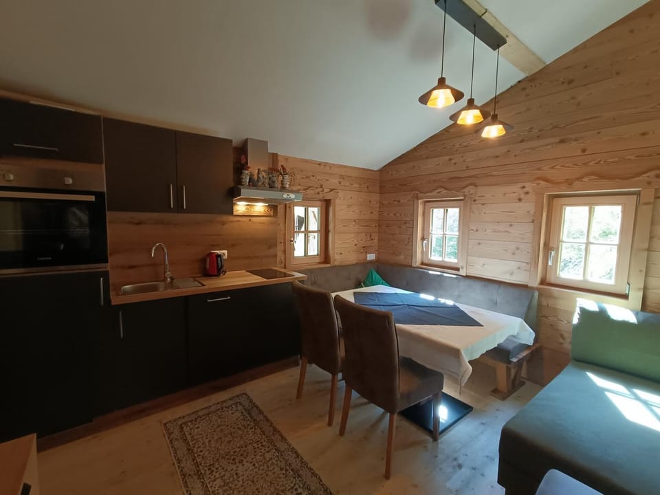TV and multimedia, Living room, Dining area, stove, kitchen