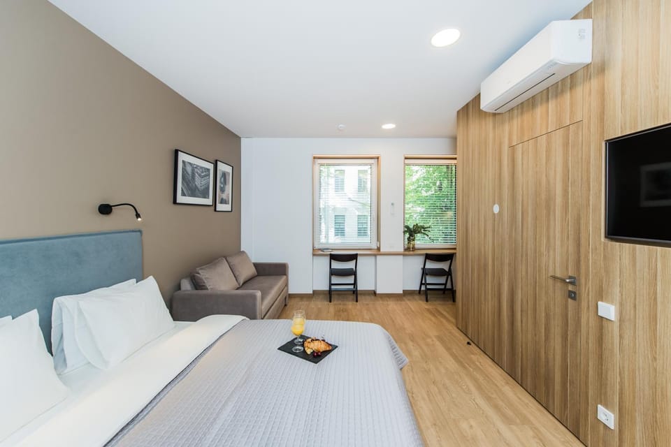 Bed, Seating area, Bedroom