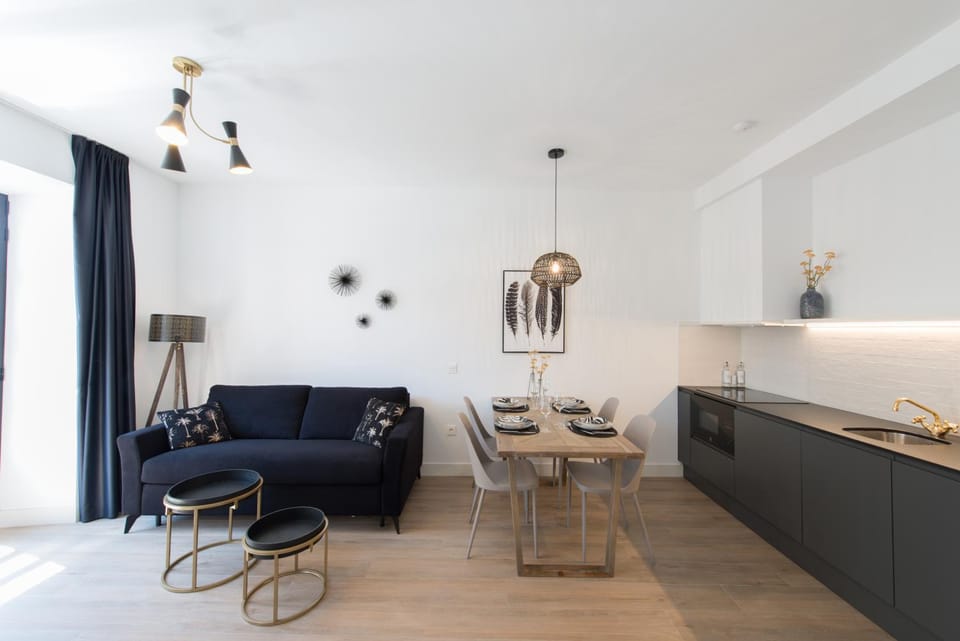 Kitchen or kitchenette, Living room, Seating area, Dining area