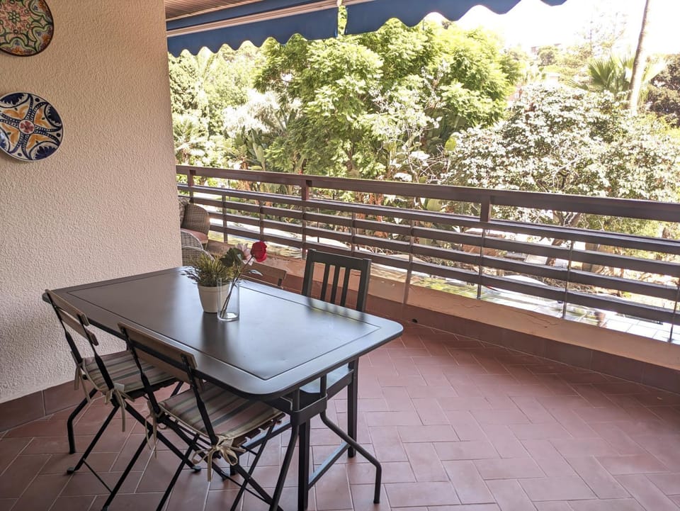 Off site, Balcony/Terrace
