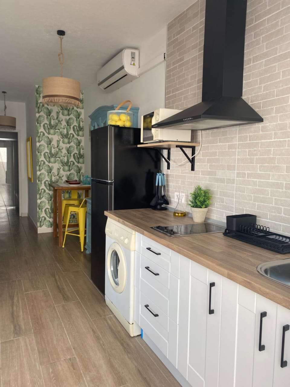 Lobby or reception, kitchen