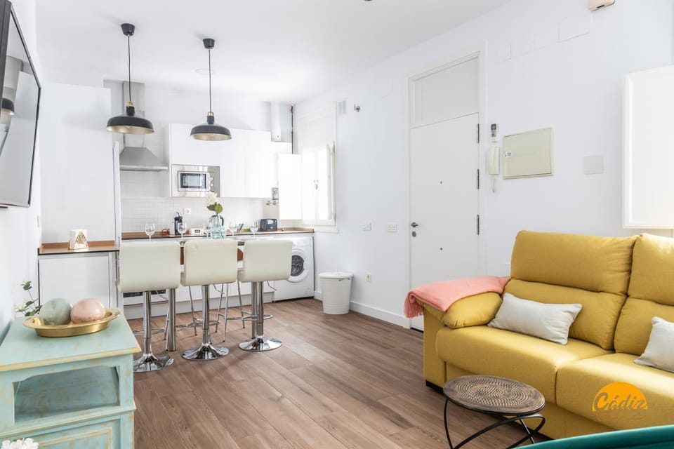 Coffee/tea facilities, Kitchen or kitchenette, Living room, Dining area, microwave, oven, stove, toaster, washing machine