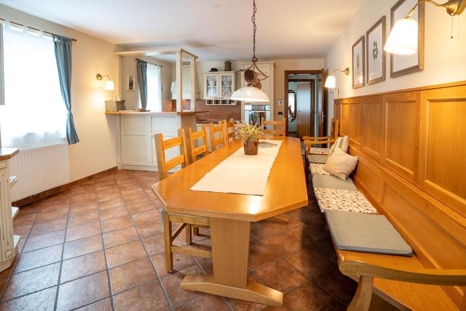 Kitchen or kitchenette, Seating area, Dining area, kitchen
