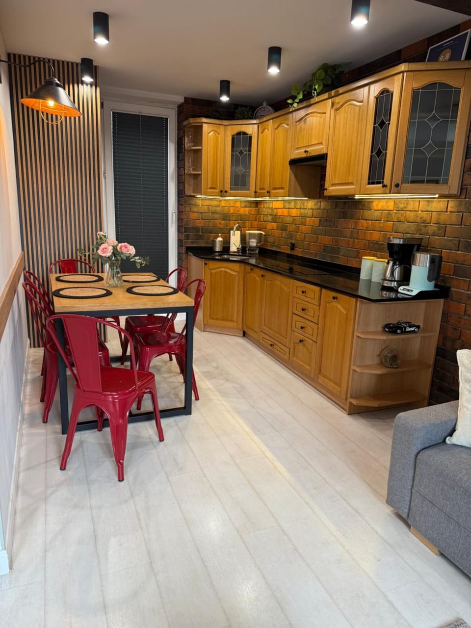 Coffee/tea facilities, Kitchen or kitchenette, Dining area