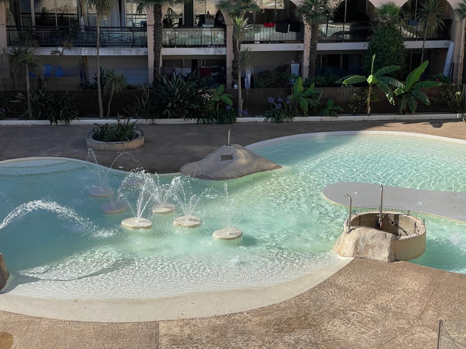 Appartement T2 bord de mer piscine 2025 Apartment in Cannes