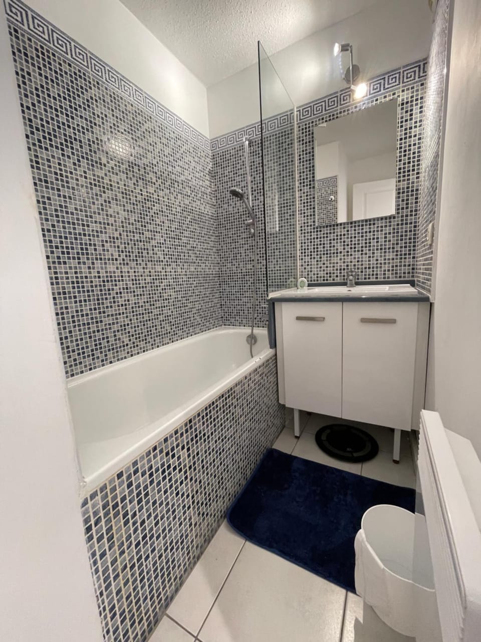 Appartement T2 bord de mer piscine 2025 Apartment in Cannes
