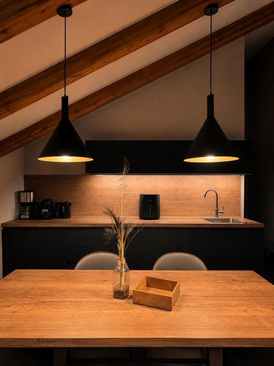 Kitchen or kitchenette, Dining area, stove