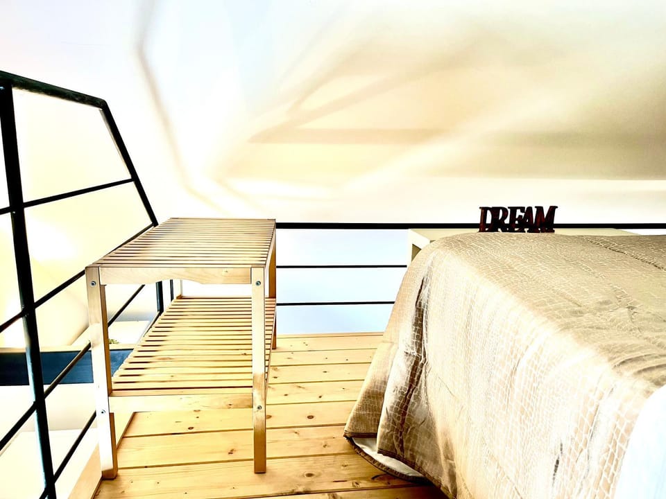Bed, Photo of the whole room