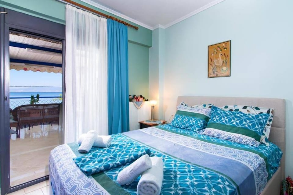 Bed, Bedroom, Sea view