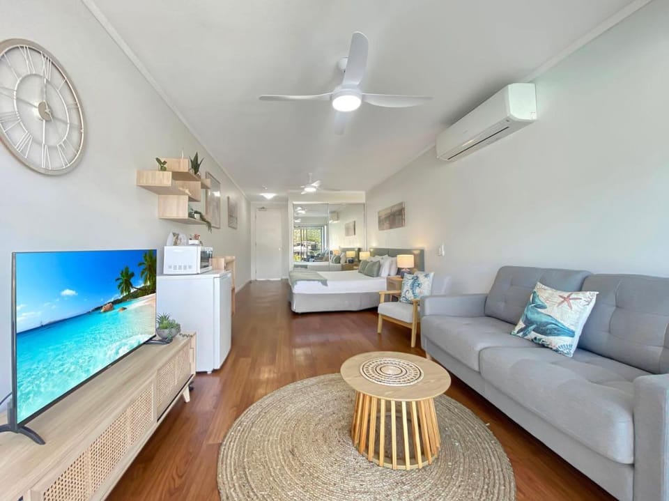 Blue on Blue Studio Room 1222 Inn in Queensland