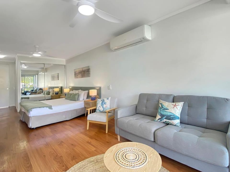 Blue on Blue Studio Room 1222 Inn in Queensland