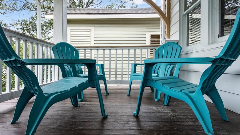 Port Side at M Historic Lost Bayou Retreat Walk to Beach Sleeps 6 Apartment in Galveston Island